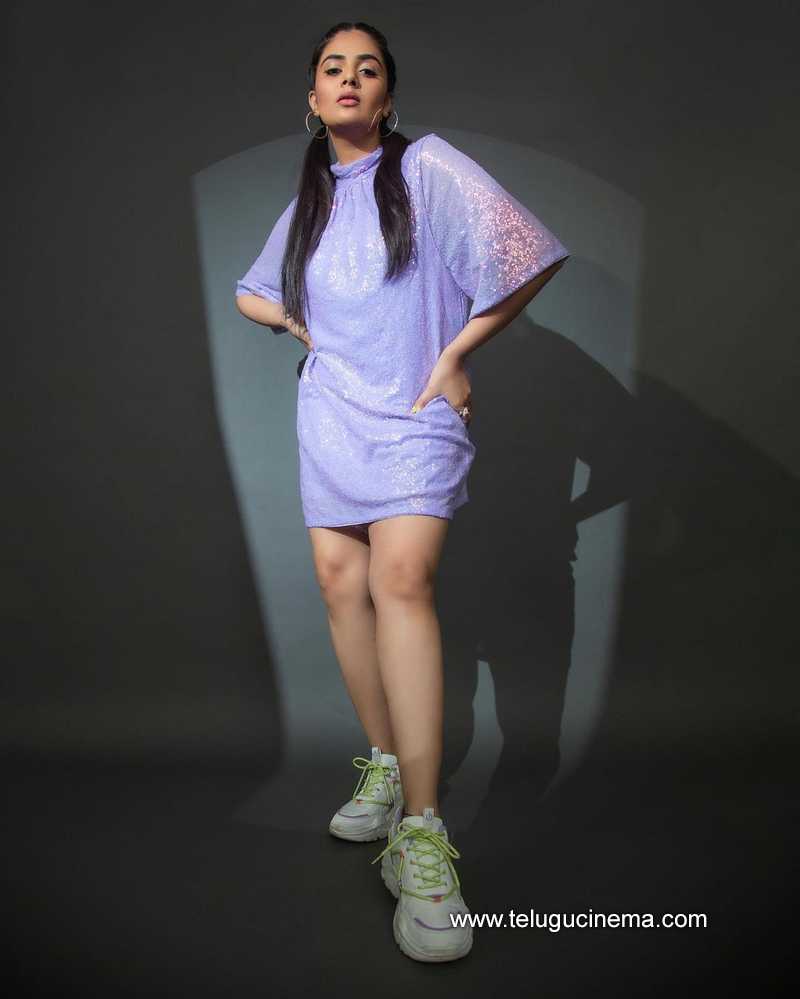 sreemukhi stills 28 10 22 008
