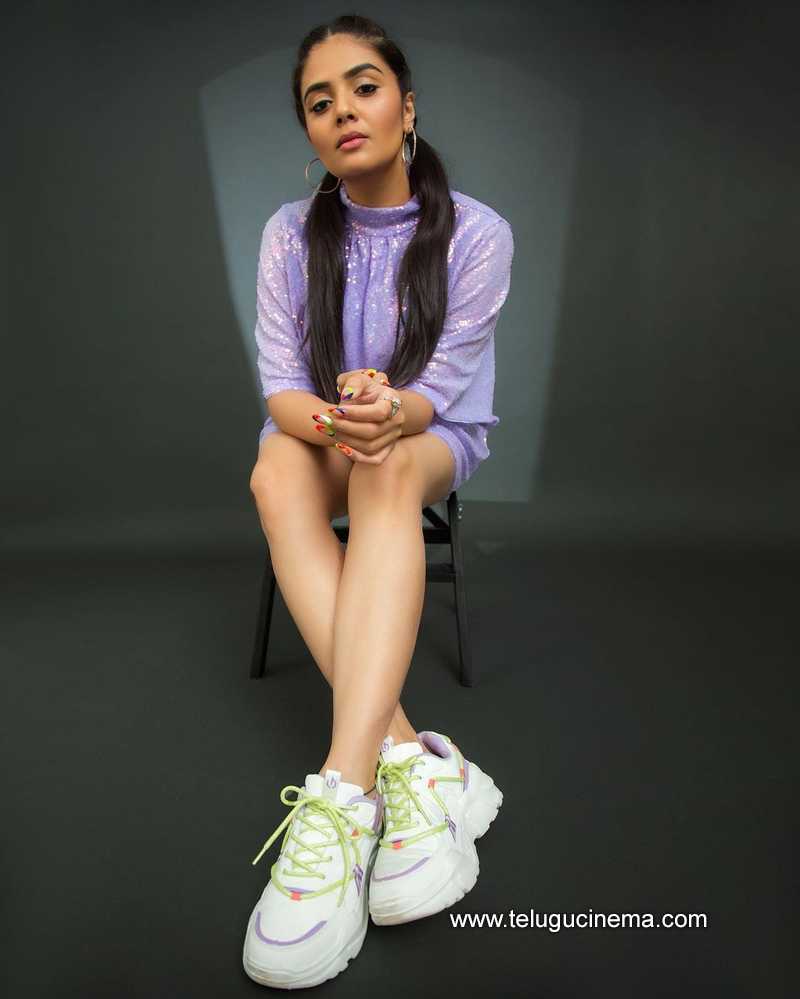 sreemukhi stills 28 10 22 009