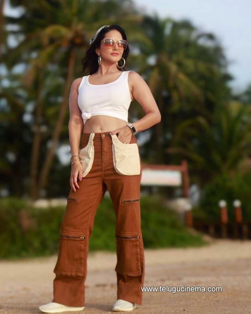 sunnyleone stills 13 10 22 002