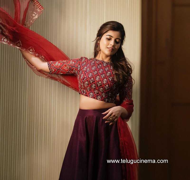 Amritha Aiyer's traditional style