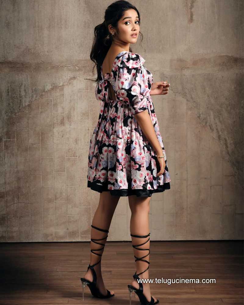 anikha stills 12 11 22 002