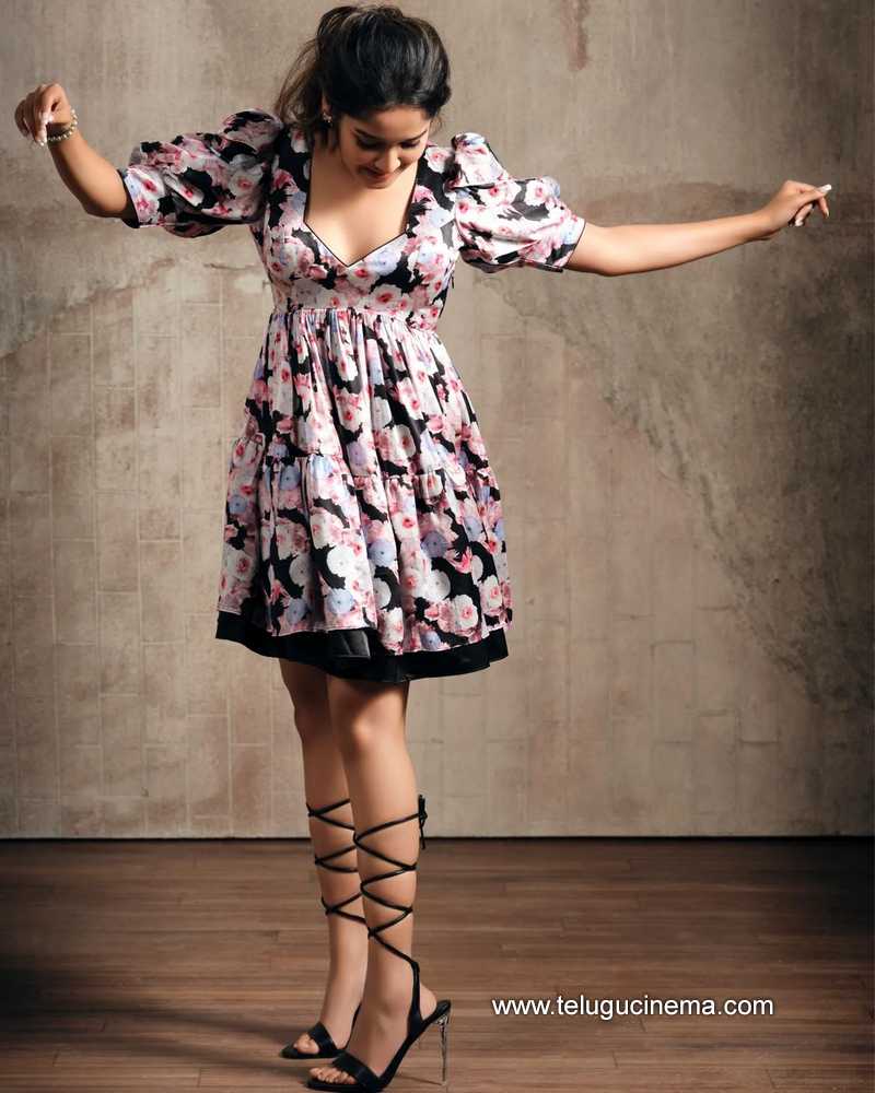 anikha stills 12 11 22 003