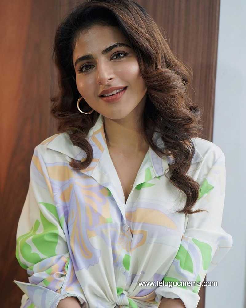 iswarya stills 18 11 22 002