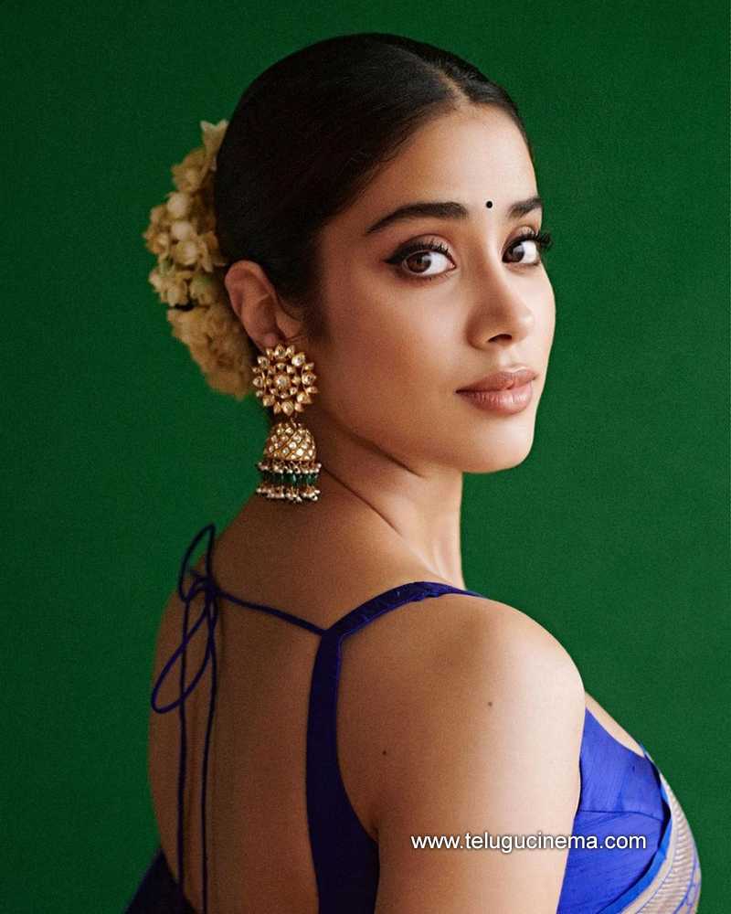 janhvi stills 03 11 22 001