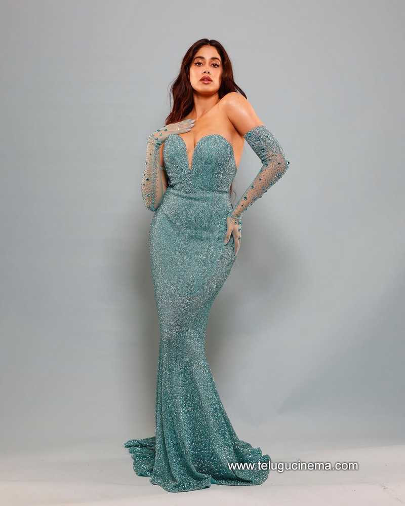 janhvikapoor stills 17 11 22 008