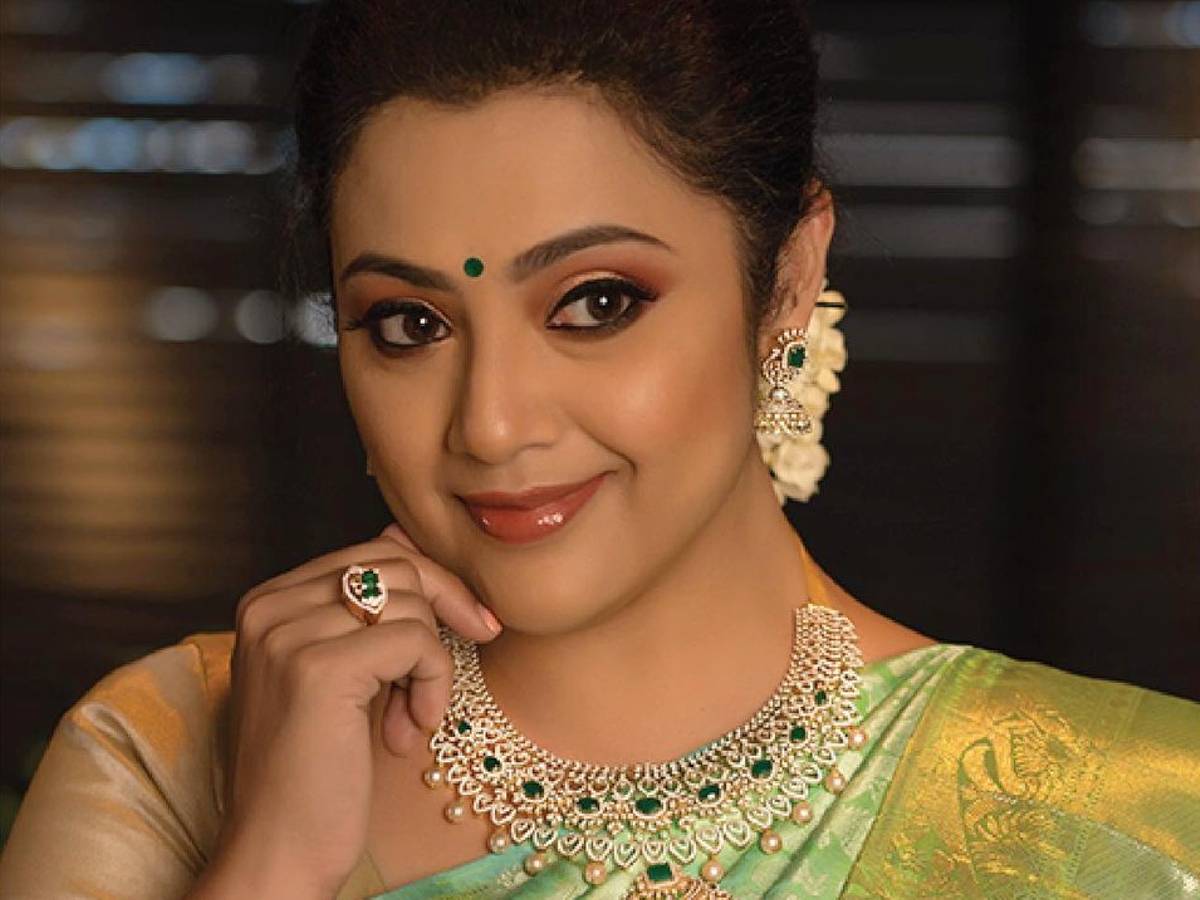 Is Meena considering a second marriage? | Telugu Cinema