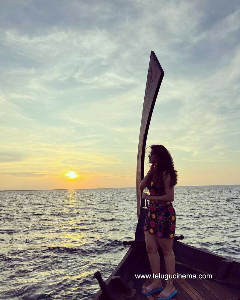 mehreen stills 04 11 22 002