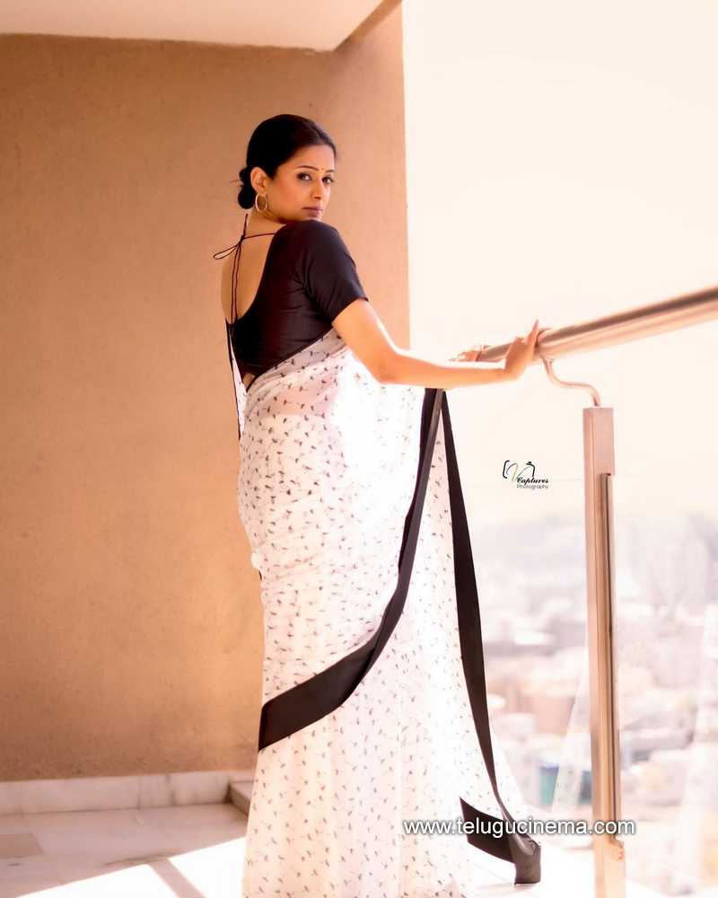 priyamnai stills 01 11 22 008