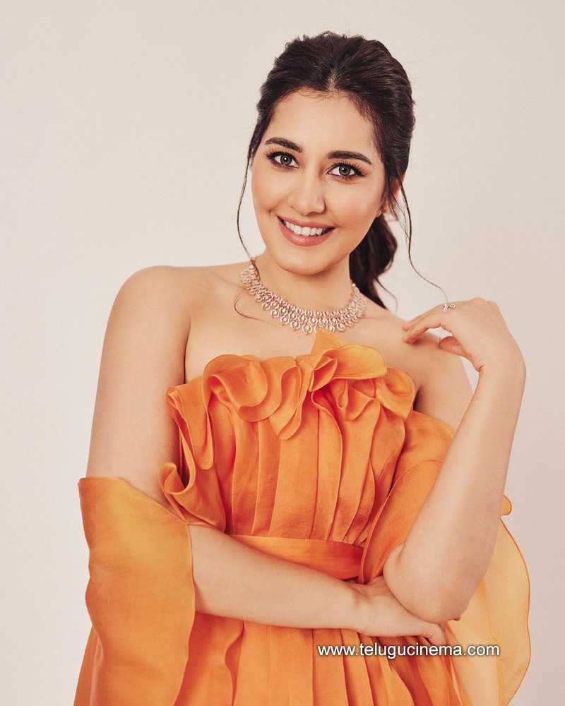 raashikhanna stills 17 11 22 004