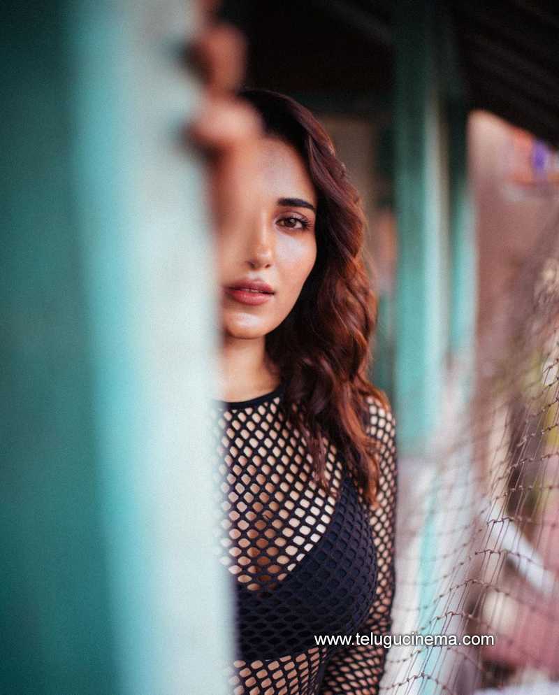 ruhanisharma stills 07 11 22 002