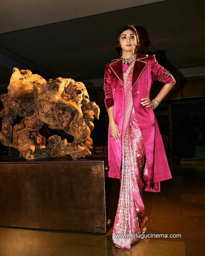 Shilpa Shetty Kundra in Qila by Gopi Vaid for Karwa Chauth @theshilpashetty  wears a sindoori red saree. The classic drape saree with… | Instagram