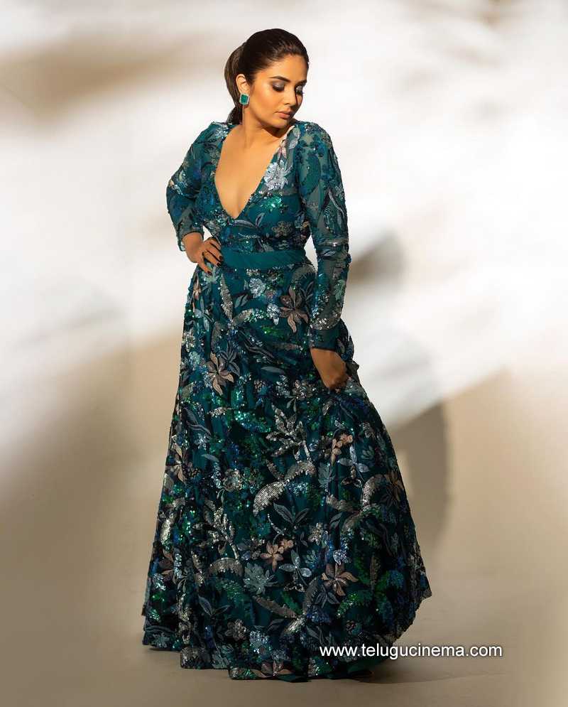 sreemukhi stills 04 11 22 005