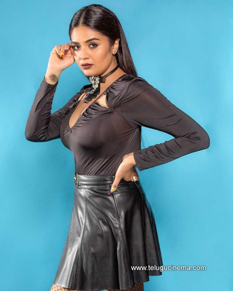 Sreemukhi flaunts her leather short skirt | Page 2 | Telugu Cinema