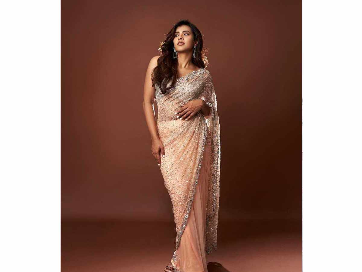 Hebah patel in Convent flowering garden saree