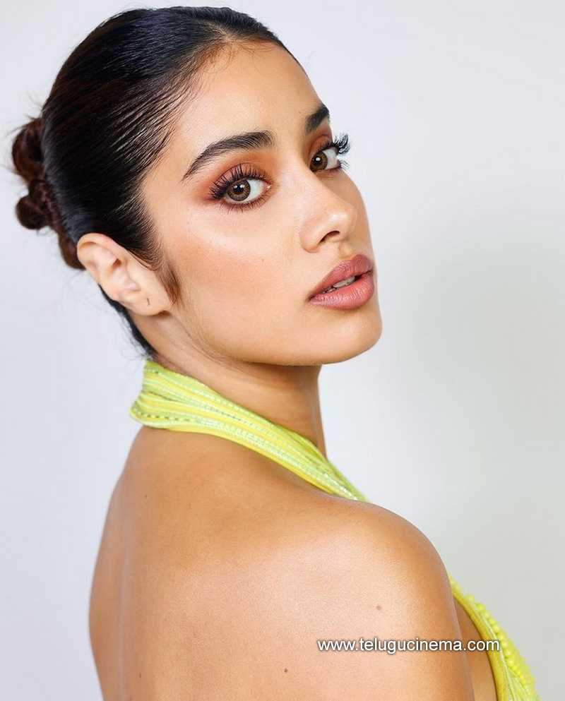 janhvikapoor stills 14 12 22 005
