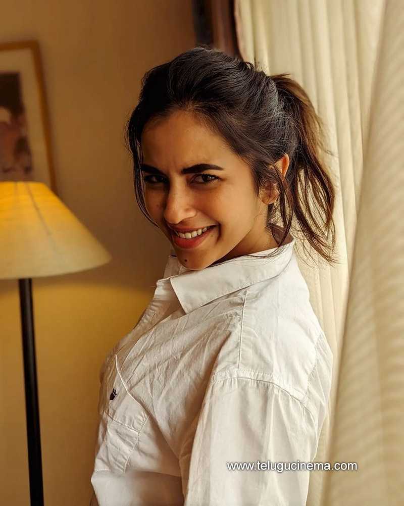 komalee stills 22 12 22 002