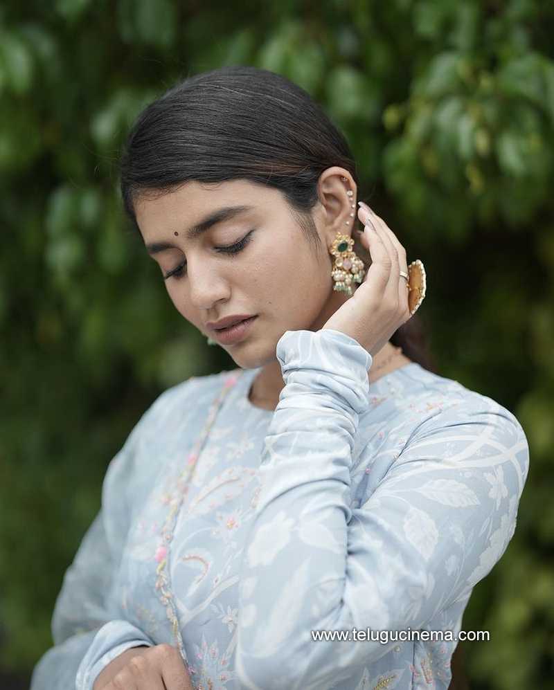 priyaprakash stills 05 12 22 002
