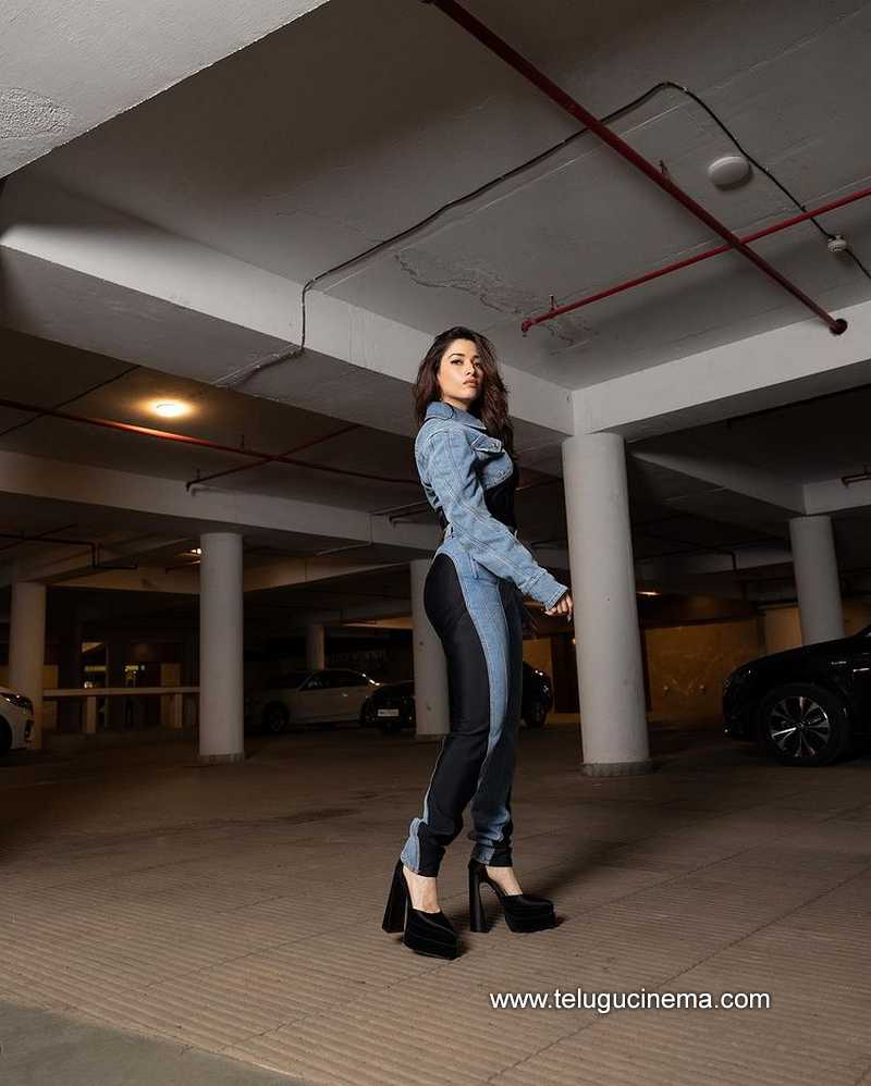 taMANNAH stills 20 12 22 006