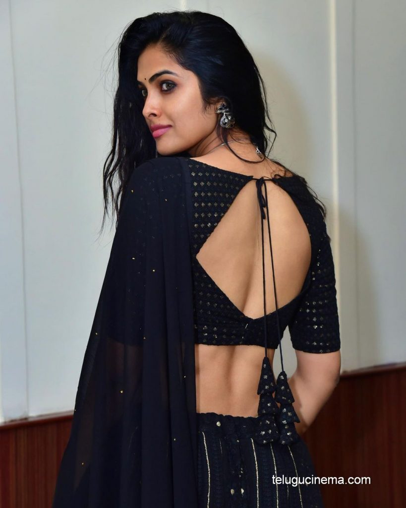 Divi Vadthya Flaunts Her Naval Telugu Cinema