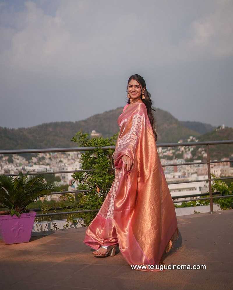 mrunal stills 260123 005