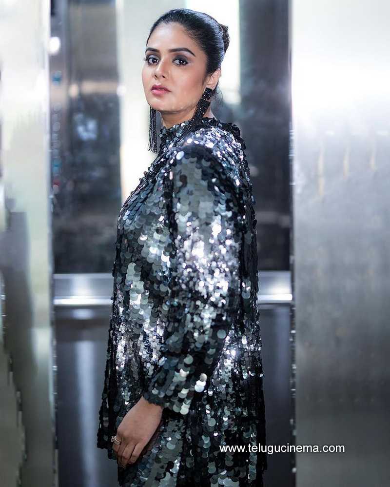 sreemukhi stills 020123 005