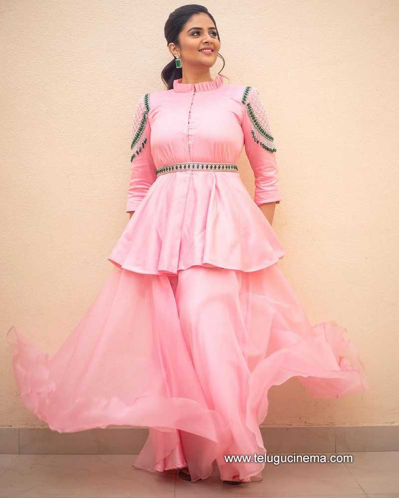 sreemukhi stills 280123 006