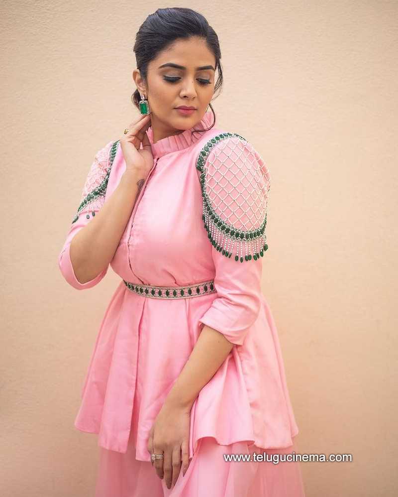 sreemukhi stills 280123 007