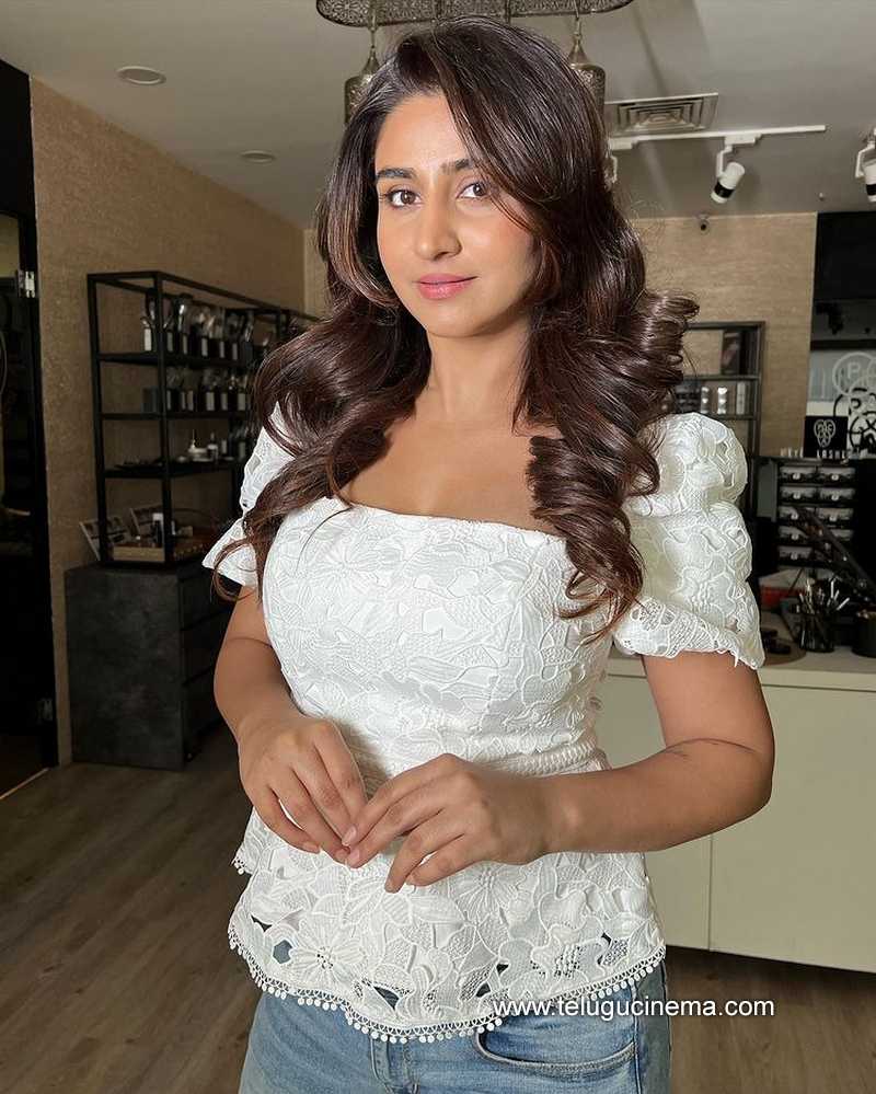 varshini stills 280123 005