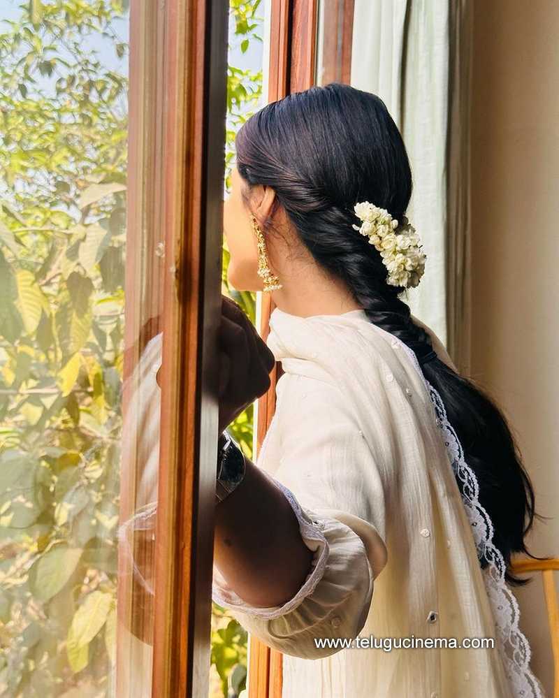 samyuktha stills 180223 007