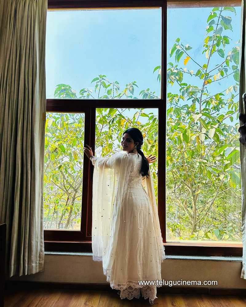 samyuktha stills 180223 009