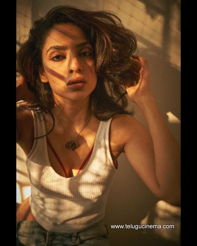 sobhita stills 100223 008