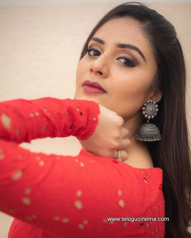 sreemukhi stills 160223 010