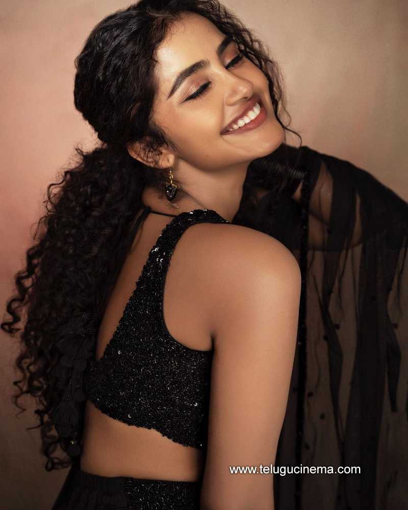 Actress Anupama Parameswaran Latest Stills