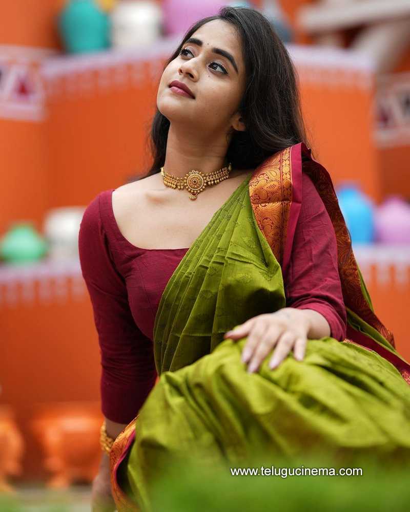 Deepthi Sunaina new stills | Telugu Cinema