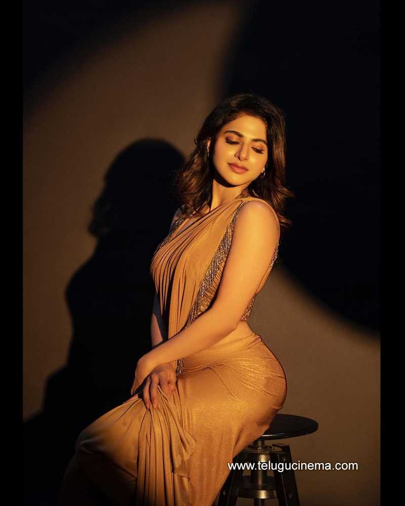 iswarya stills 210323 004