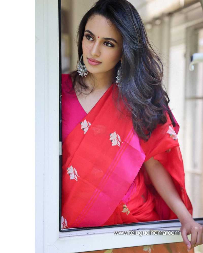 malaika stills 220323 002