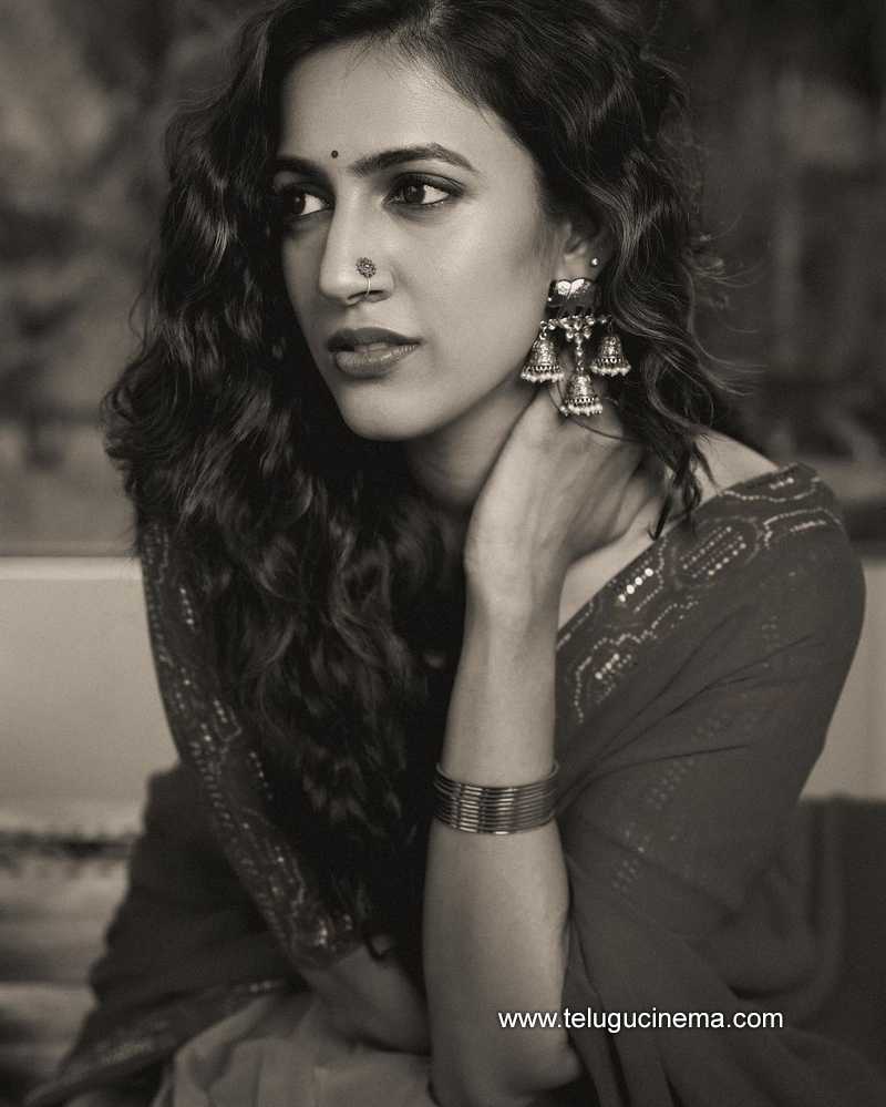 niharika stills 270323 003