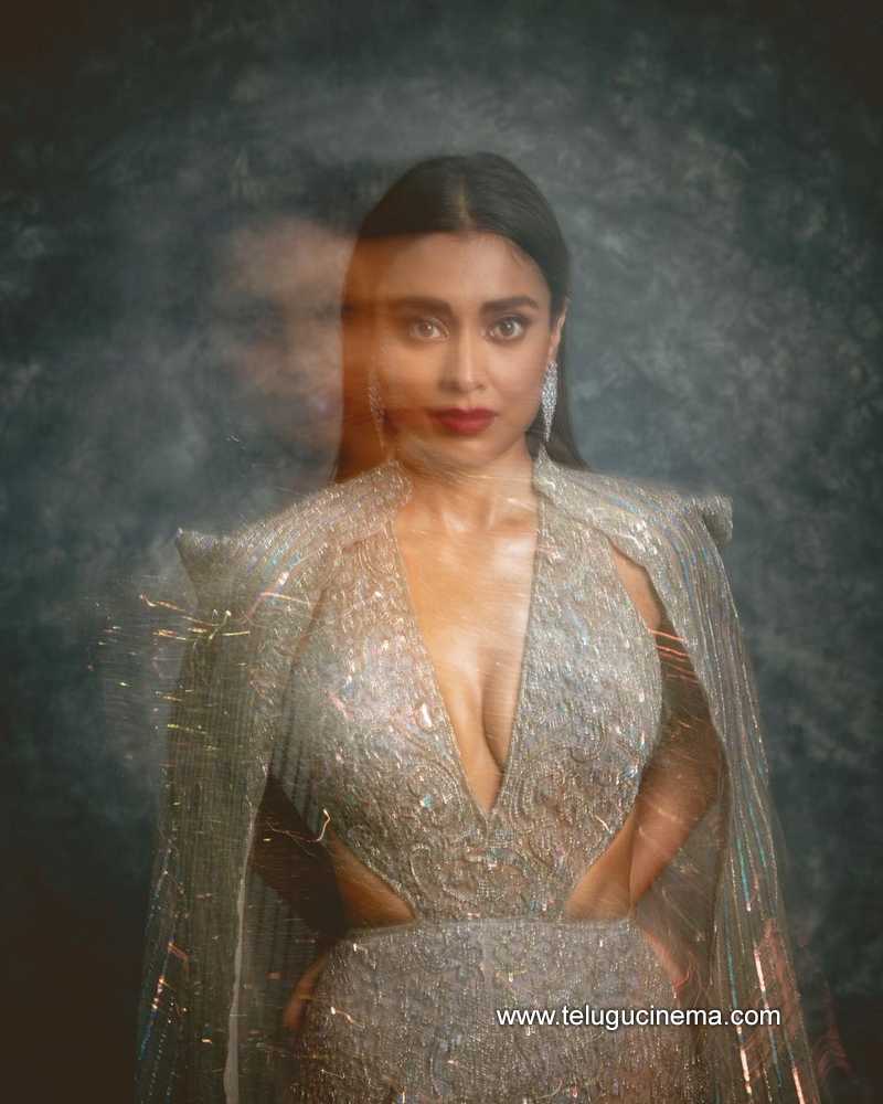 shriya stills 270323 007