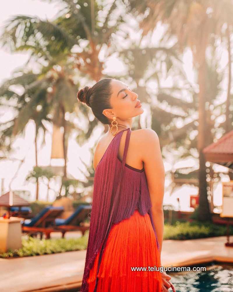 sobhitha stills 160323 008