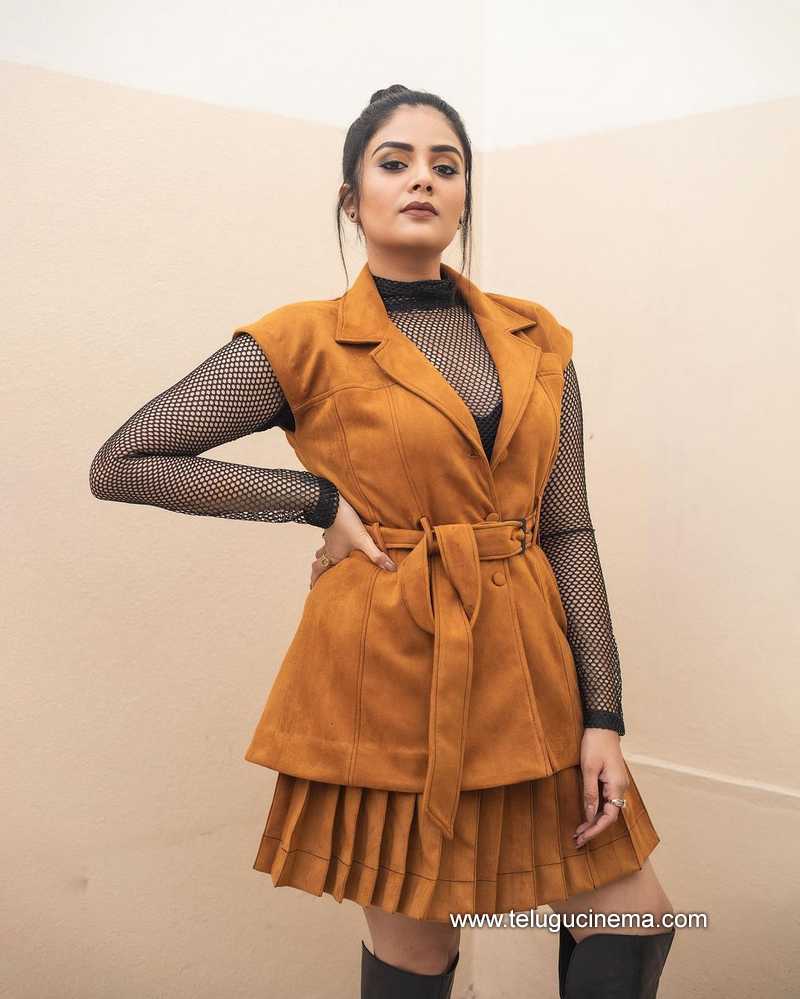 sreemukhi stills 130323 006