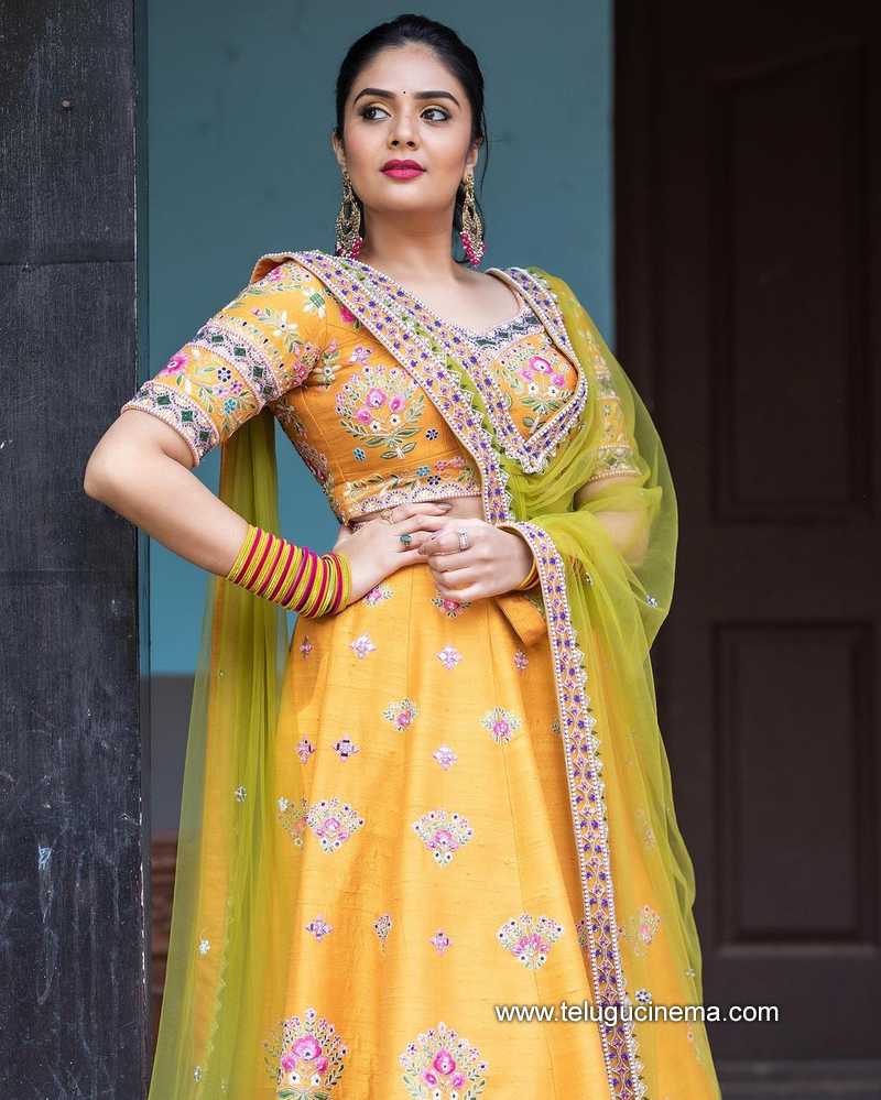sreemukhi stills 160323 007