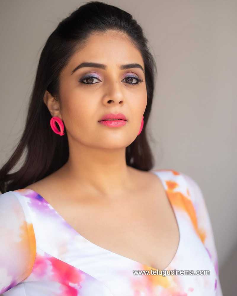 sreemukhi stills 210323 003