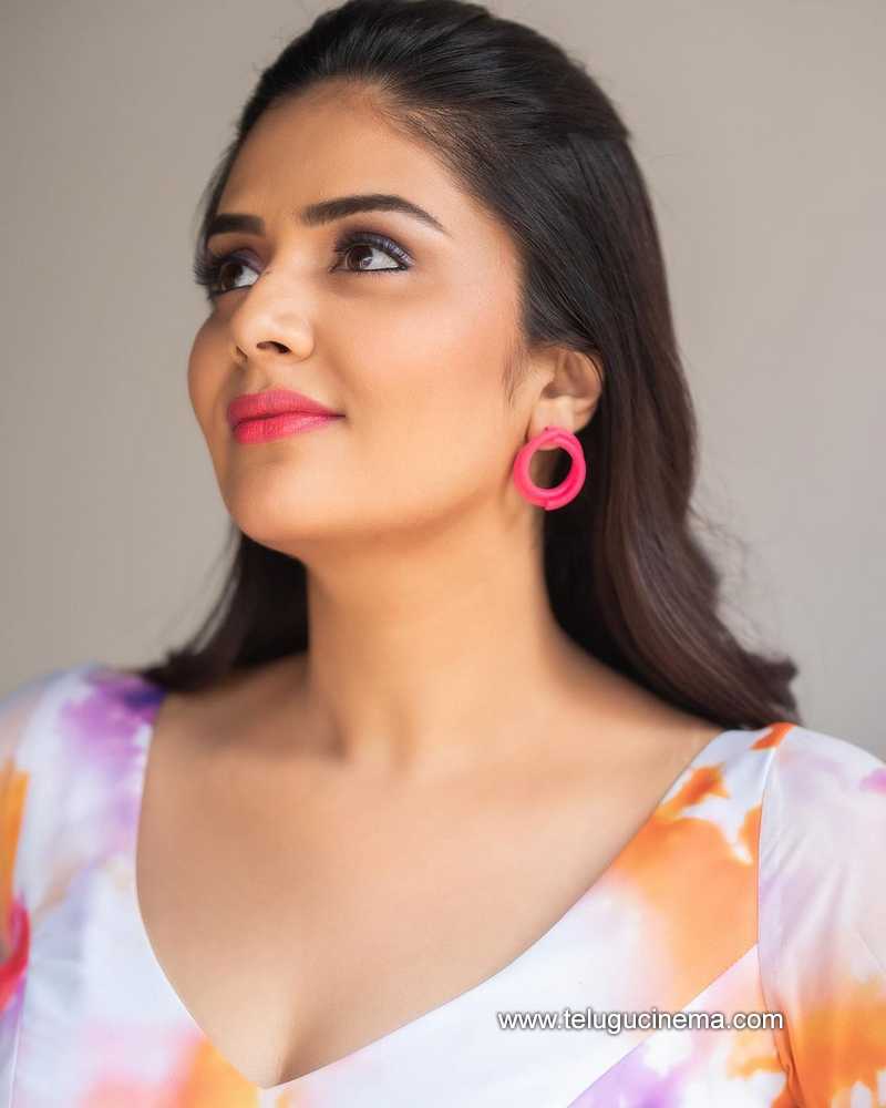 sreemukhi stills 210323 008