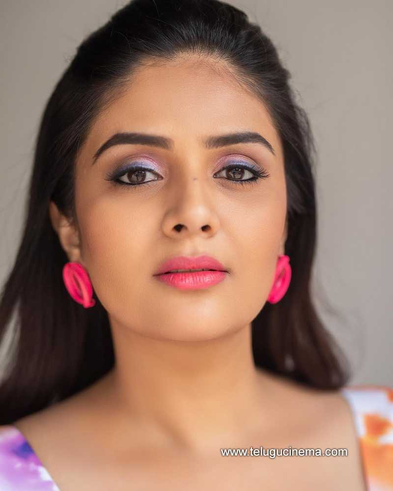 sreemukhi stills 210323 010