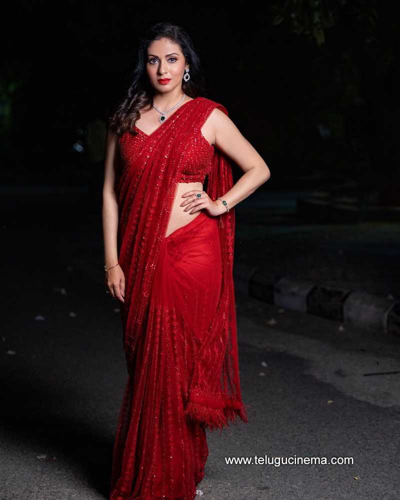 Red saree aesthetic | Traditional indian outfits, Pretty girl dresses, Saree  look