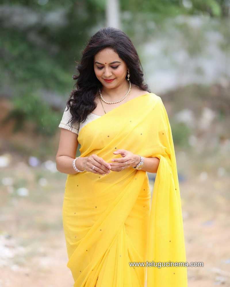 Singer Sunitha in Pink Saree Pics at Park Audio Release | Moviegalleri.net