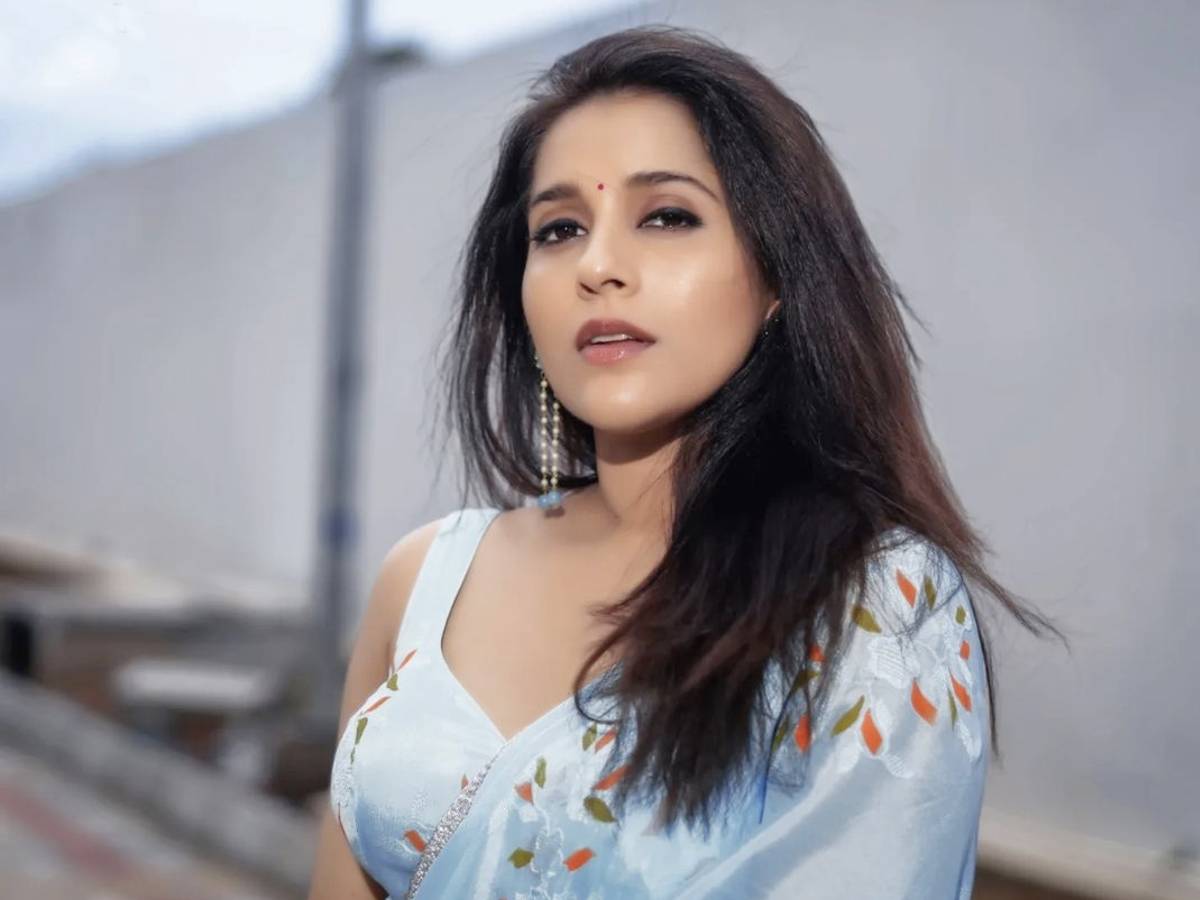 Rashmi Gautam To Be Back In Spotlight Again Telugu Cinema