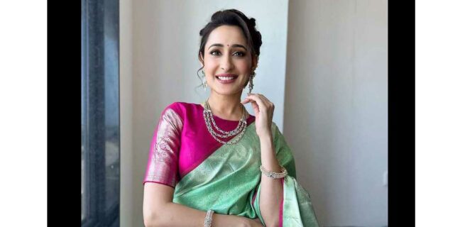 Pragya Jaiswal Looks pretty in Traditional Saree