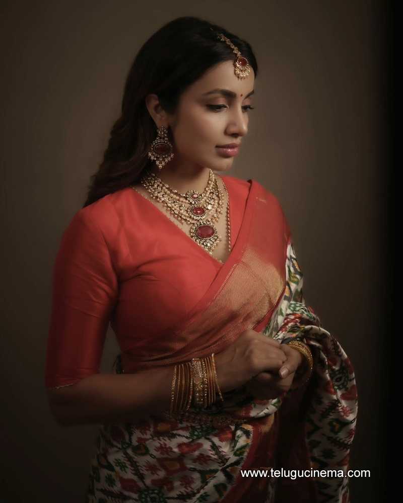 Tejaswi Madivada in a Patola saree | Telugu Cinema