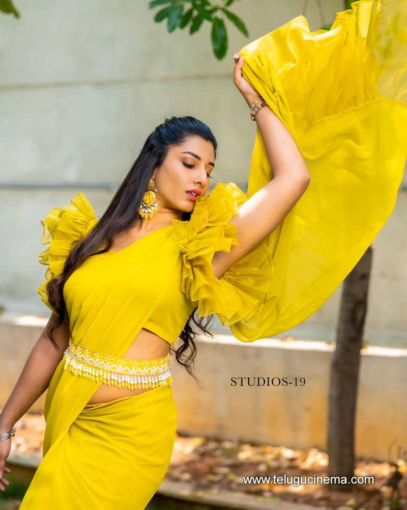 Vishnupriya’s ‘lovely’ pose | Telugu Cinema